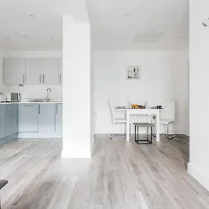  Apartment Contemporary Two Bedroom Duplex - Secluded With Parking In A Prime Location United Kingdom